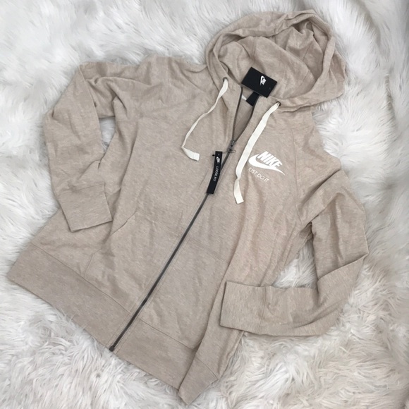 🌸 Nike hoodie 🌸 - Picture 2 of 3